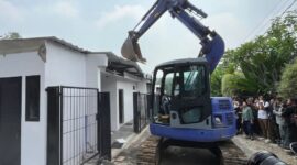 Sepuluh bangunan yang disebut sebagai fasilitas 