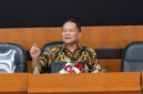 Foto Prof. Sarwidi, saat menyampaikan materi dalam kegiatan Bimtek Penilaian Awal Kerentanan Bangunan, yang diselenggarakan oleh BNPB bersama Pusat Studi Lingkungan dan Bencana (PSLB) UMY
