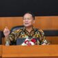 Foto Prof. Sarwidi, saat menyampaikan materi dalam kegiatan Bimtek Penilaian Awal Kerentanan Bangunan, yang diselenggarakan oleh BNPB bersama Pusat Studi Lingkungan dan Bencana (PSLB) UMY
