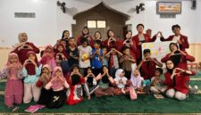 Foto tim PPK Ormawa IMM FISIPOL UMY bersama warga Karangsewu, Galur, Kulon Progo