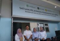 Foto dr. Iman Permana (tengah) saat melakukan audit di SPPG Madrasah Mu'allimin