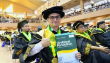 Foto mahasiswa asing UMY asal Pakistan yang meraih penghargaan sebagai wisudawan dengan publikasi terbaik pada Wisuda Periode I TA 2026/2027  