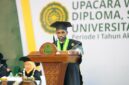 Foto wisudawan UMY asal Papua, Yongki Sostenes Yesyan saat memberikan sambutan kesan pesan selama menjalani studi di UMY pada  Wisuda Periode I Tahun Akademik 2026/2027, Kamis (17/9/2026)