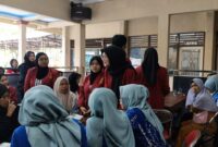 Foto tim PPK Ormawa HIMFA UMY melakukan observasi ke warga Tuksono