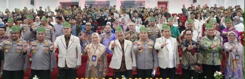 FOTO BERSAMA-Ketua Pusat Studi Ilmu Kepolisian, Komjen Pol. Prof. Dr. Chrysnanda Dwilaksana, M.Si, Irjen Pol. Dr. Susilo Teguh Raharjo, M.Si, Kasatgas Pembentukan Pusat Studi Kepolisian STIK-PTIK Lemdiklat Polri, Irjen Pol Dr. Herry Heryawan, S.I.K, M.H, M.Hum, Kapolda Riau, foto bersama usai acara. (Foto Ist).