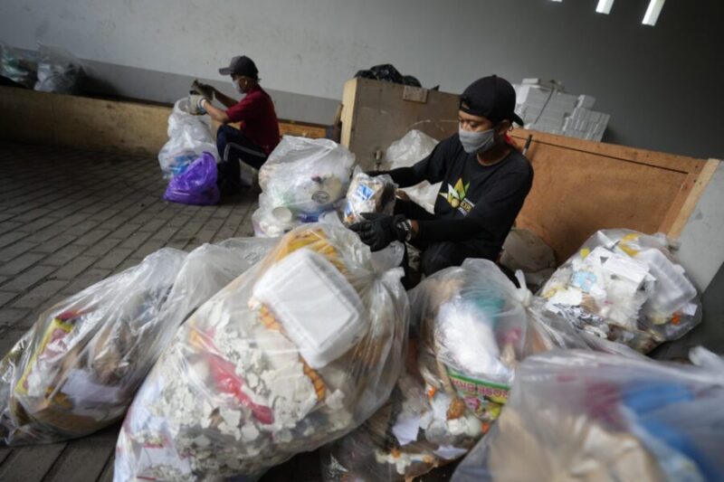 Foto pengelolaan sampah mandiri yang dilakukan di rumah sampah UMY