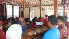 Foto tim NCC Emergency UMY saat melakukan pendampingan kepada ODDP dan keluarganya di Kalurahan Siraman, Kecamatan Wonosari, Gunungkidul