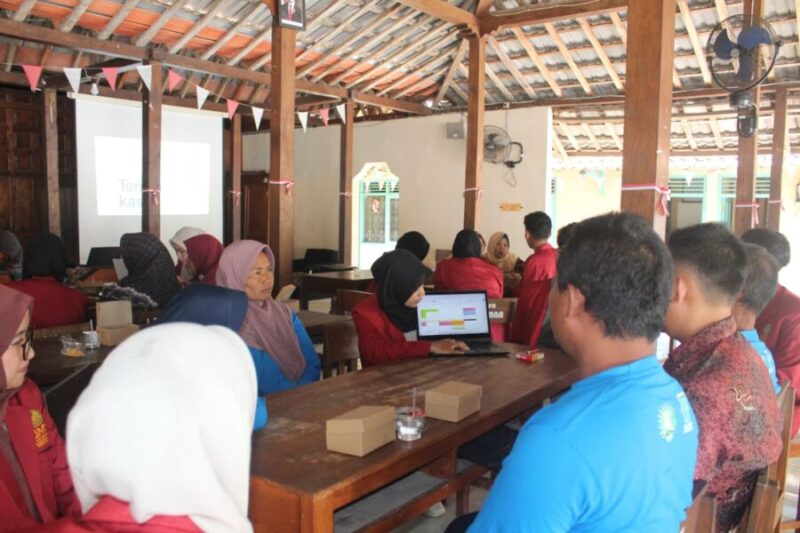 Foto tim NCC Emergency UMY saat melakukan pendampingan kepada ODDP dan keluarganya di Kalurahan Siraman, Kecamatan Wonosari, Gunungkidul
