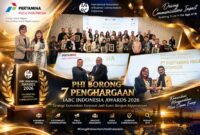 Tim Manajemen PT Pertamina Hulu Indonesia (PHI) bersama para pemenang foto usai menerima tujuh penghargaan dalam ajang IABC Indonesia Awarding Night 2026 di Le Méridien Hotel  