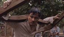 Potret Nicholas Saputra saat memerankan tokoh yang terbelenggu dalam film “Merah Sebelum Fajar” karya sutradara Garin Nugroho  