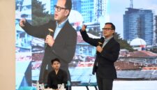 Wamendagri Bima Arya Sugiarto menyampaikan materi di hadapan mahasiswa baru pada kegiatan PKKMB Corsara 2026–2027 di Universitas Komputer Indonesia, Bandung, Selasa (22/9/2026). (Foto: Puspen Kemendagri)