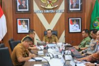 Sekda Sumsel memimpin Rapat Percepatan Implementasi Digitalisasi Perlindungan Sosial (Perlinsos) 2026 di Ruang Rapat Sekda Sumsel