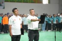 Ketua Pelaksana PORPEMKAB 2026 menyampaikan laporan saat pembukaan Pekan Olahraga Pemerintah Kabupaten Bandung di GOR Indoor Si Jalak Harupat  