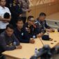 Unsur gabungan TNI AL, Polri, dan Basarnas turut hadir dalam konferensi pers penyampaian hasil operasi pencarian korban kapal Arupadhatu 1, yang membawa lima jurnalis dan tiga kru saat melakukan peliputan erupsi Gunung Anak Krakatau.