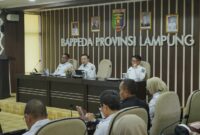 Unsur pimpinan memimpin Rapat Persiapan dan Pendataan Atlet PORNAS KORPRI XVIII Tahun 2027 di Bappeda Provinsi Lampung.