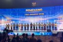 Para pemenang penghargaan TPID Awards 2026 berfoto bersama usai acara penganugerahan di JICC