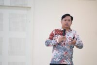 Aryanto, Supply Chain Spesialist PT Bio Farma (Persero) saat memberikan materi dalam kegiatan Workshop Logistics and Supply Chain Management yang diselenggarakan oleh UMY dan NUS