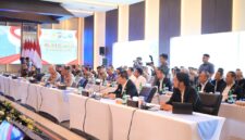 Suasana pertemuan Kunjungan Kerja Spesifik Komisi III DPR RI di Aula Gawe Kuta Baluwarti Polda Banten, Serang, dihadiri anggota dewan dan pejabat instansi penegak hukum.