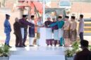 Sejumlah pejabat menekan tombol tanda dimulainya pembangunan Museum dan Monumen Bahasa Nasional di Pulau Penyengat, Tanjungpinang.