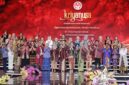 Ketua Umum Dekranas dan para Ketua Dekranasda dari berbagai daerah berfoto bersama usai pembukaan Kriyanusa 2026 di JICC, Jakarta, Sabtu (26/9/2026).