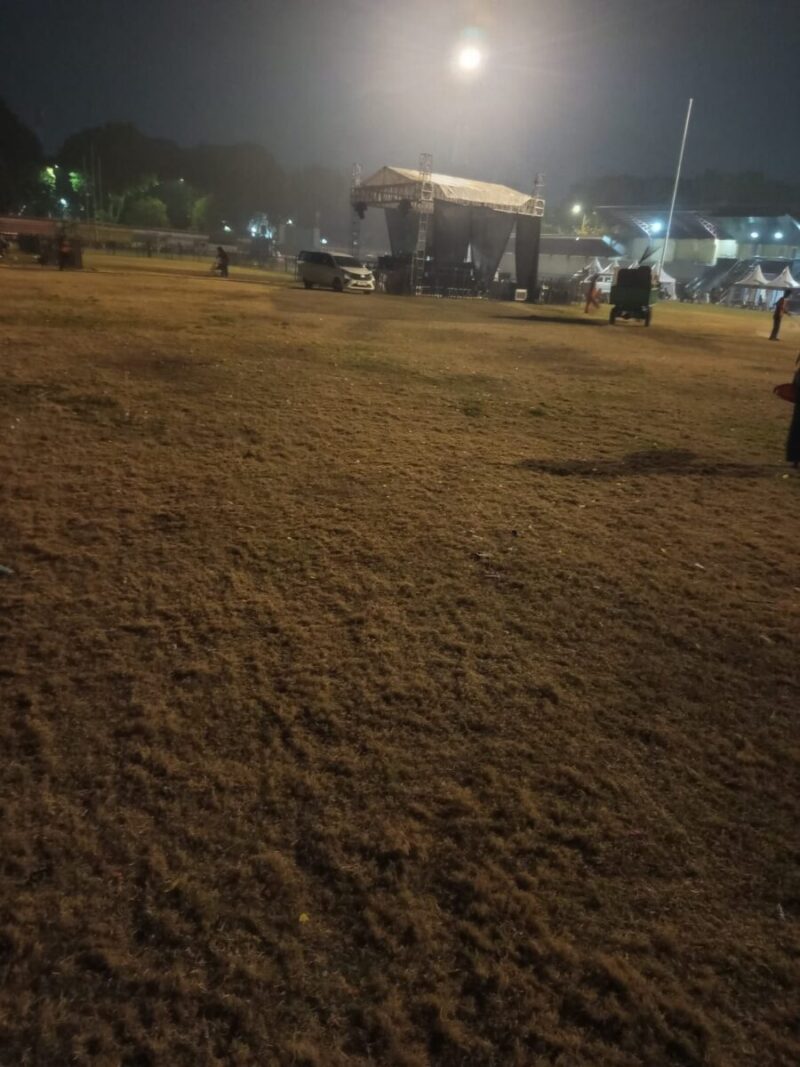 Kondisi Rumput Stadion setelah acara konser