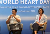 Dokter spesialis jantung dan pembuluh darah konsultan aritmia lulusan Universitas Indonesia dr. Rizky Aulia Fanani, Sp.JP, Subsp. Ar.(K) (kiri) menjelaskan bahaya mengorok dalam konferensi pers di Jakarta, Senin (28/9/2026). (Jennus/Antara Foto/Hreeloita Dharma Shanti(
