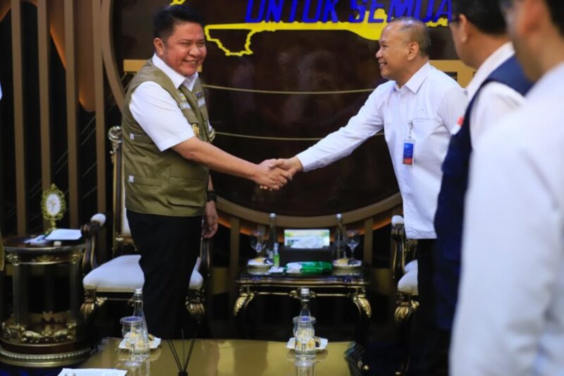 H. Herman Deru menyambut hangat kedatangan Kepala Perwakilan Badan Pengawasan Keuangan dan Pembangunan (BPKP) Provinsi Sumsel yang baru, Farid Firman, dalam audiensi di Ruang Tamu Gubernur Sumsel