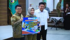Herman Deru secara simbolis meluncurkan program