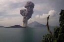 Gunung Anak Krakatau di Perairan Selat Sunda saat mengalami erupsi dan mengeluarkan kolom abu setinggi 2.000 meter pada Minggu (17/7)2026) pukul 08.47 WIB. (PVMKG)