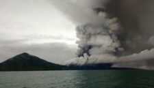 Aktivitas vulkanik gunung api Anak Krakatau masih tinggi, Pusat Vulkanologi dan Mitigasi Bencana Geologi (PVMBG) mempertahankan status Level III atau Siaga. (Jennus)