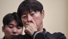 Shin Tae-yong dalam ekspresi sedih dan menangis. (Dok PSSI)
