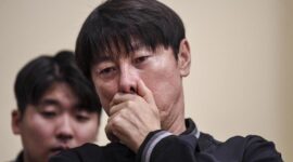 Shin Tae-yong dalam ekspresi sedih dan menangis. (Dok PSSI)