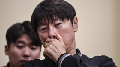 Shin Tae-yong dalam ekspresi sedih dan menangis. (Dok PSSI)