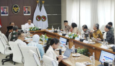Rapat Tingkat Menteri Koordinasi Tindak Lanjut Penguatan Kebijakan Pendidikan Nasional di Kantor Kementerian Koordinator Bidang Pembangunan Manusia dan Kebudayaan (Kemenko PMK), Jakarta, Rabu (14/10/2026). (Kemenag)