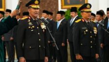 Jenderal Polisi Suyudi Ario Seto (kiri) dilantik sebagai Kapolri dan Komisaris Jenderal Polisi Wahyu Hadiningrat sebagai Wakapolri di Istana Negara, Jakarta, Kamis (1/10/2026). (Sekpres)