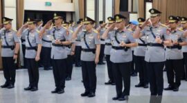 Sebanyak 88 perwira tinggi dan menengah dimutasi, termasuk 14 pejabat utama Mabes Polri dan 19 kepala kepolisian daerah. (Jennus)