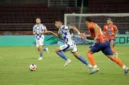 Port FC belum sempat bangkit ketika Persib kembali mencetak gol menit ke-90+5 lewat kaki Peralta. (Persib)