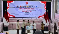 Satuan Tugas Penertiban Kawasan Hutan (Satgas PKH) telah menyerahkan uang sekitar Rp23,51 triliun dan lahan sekitar 2,63 juta hektare kepada negara. (Setpres)