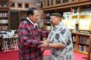 AKRAB-Komjen Pol. Prof. Dr. Cryshnanda Dwilaksana (Ketua Pusat Studi Ilmu Kepolisian) bersama mantan Presiden SBY pada suatu acara. 