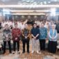 Ratu Syafitri Muhayati (kanan depan) berfoto bersama jajaran manajemen dan peserta usai kegiatan Penyuluhan Anti Korupsi bagi tenaga kerja PT Haleyora Powerindo di Ballroom Jayakarta Villas Anyer