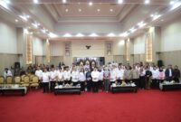 Achmad Dimyati Natakusumah berfoto bersama jajaran pengurus Banten Muda Penggiat Pariwisata (BMPP) serta para tamu undangan usai acara Pelantikan BMPP