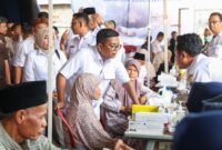 Andra Soni meninjau langsung proses pemeriksaan warga lansia pada kegiatan Cek Kesehatan Gratis (CKG) di RSUD Malingping