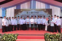Achmad Dimyati Natakusumah berfoto bersama jajaran pimpinan DPP dan DPW BKPRMI serta panitia FASI XIII di panggung utama Halaman Masjid Raya Al-Bantani