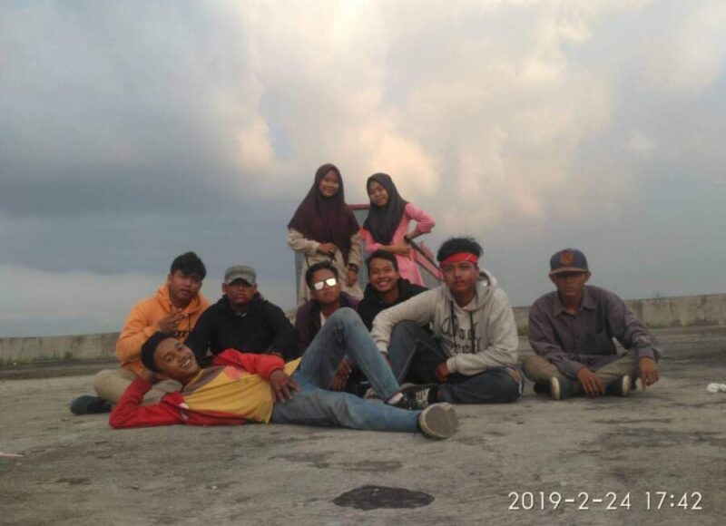 Sesi foto bersama setelah pengambilan take terakhir ( Dokumentasi Pribadi)