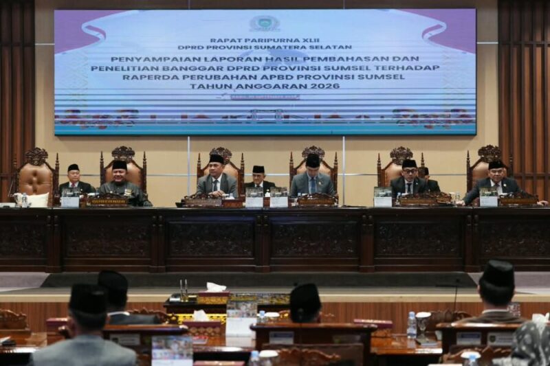 Suasana Rapat Paripurna XLII DPRD Provinsi Sumsel yang dipimpin oleh unsur Pimpinan DPRD didampingi Gubernur H. Herman Deru, di Gedung DPRD Sumsel