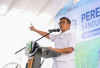 Gubernur Banten Andra Soni memberikan keterangan kepada awak media di Kota Serang, Banten