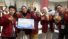 Foto tim mahasiswa PBA UMY yang membuat aplikasi Tarkeeb saat berhasil menjuarai KMI Expo XVII 2026 kategori Bisnis Digital