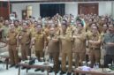 Dadang Supriatna bersama para pejabat Pemkab Bandung dan utusan KPK RI berdiri mengepalkan tangan sebagai bentuk komitmen mewujudkan ASN yang jujur dan bersih dari korupsi.