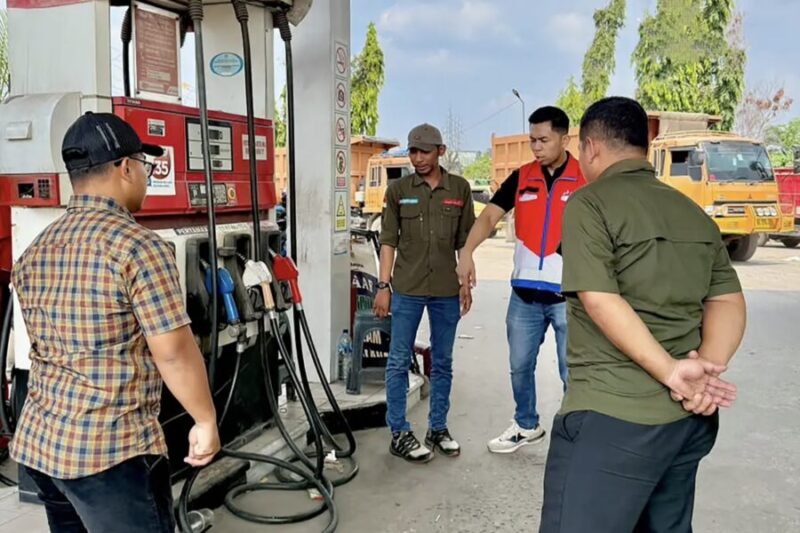 Peninjauan langsung area pengisian bahan bakar untuk memeriksa mekanisme operasional dan potensi penyalahgunaan distribusi BBM subsidi.