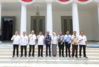 Andra Soni berfoto bersama manajemen Gyokai Indonesia Kompeten dan jajaran terkait di selasar Gedung Negara Provinsi Banten usai pembahasan kerja sama